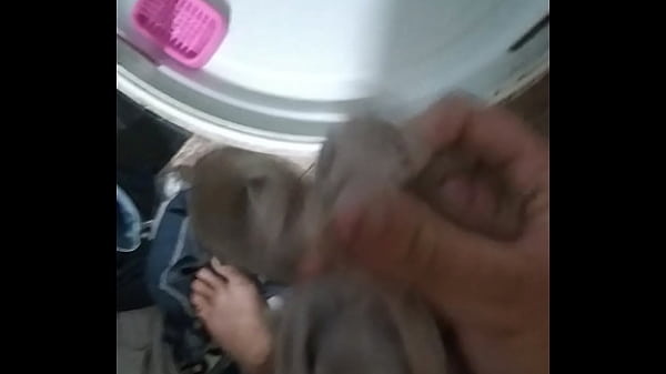 Toc&aacute;ndome mientras me ba&ntilde;o 