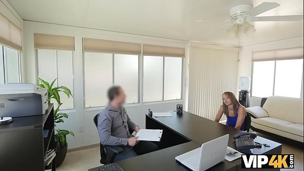 Play MP4 - VIP4K&period; El agente est&aacute; listo para darle cr&eacute;dito al beb&eacute; despu&eacute;s de tener sexo con &eacute;l