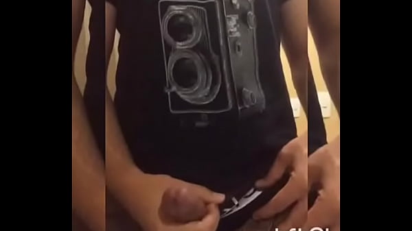 Gostoso Punhetando no hotel em BH 16-jul-17