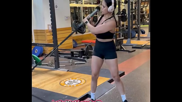 Let&rsquo;s &ldquo;get low &ldquo;with this barbell workout to move fasttwitch muscles #fasttwitch #muscles #strongwomen #fyp #d 