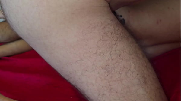 Twink perdendo caba&ccedil;o com o macho mais roludo do bairro, o borracheiro. 