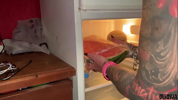 Nonton Juicy Watermelon Crush Under My Feet thumbnail