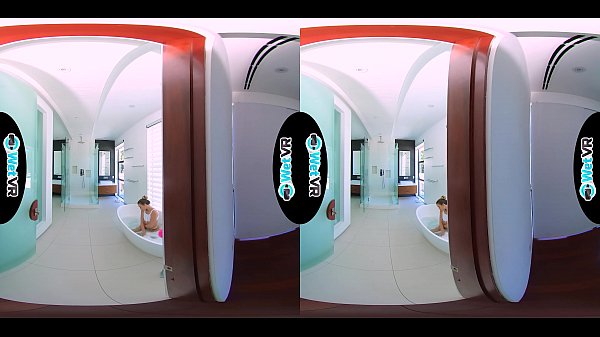 Play MP4 - WETVR Bath Creeper Fills Up Step Sister In VR POV