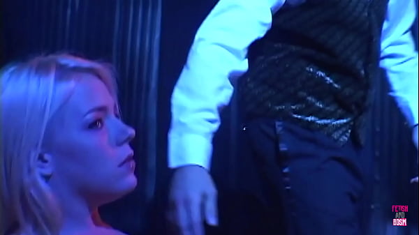 Nonton Brunette Gets Her Asshole Worked To The Ground. thumbnail