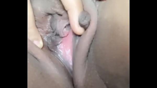 Play MP4 - Luna Bat close up pussy rubbing