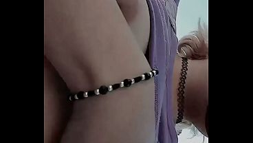 Ense&ntilde_ando las tetas en la calle