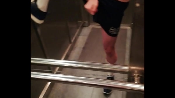 Play MP4 - Elevator handjob