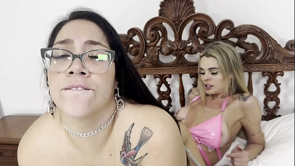 Tomando Leite Da Amiguinha Trans Dentro Da Xoxota thumbnail