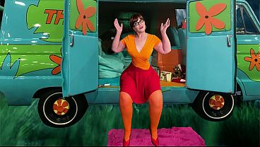 Nonton Scooby Doo&rsquo;s Velma Dinkley Gives Head And Is Fucked Cowgirl And Missionary Until Her Pussy Drips Cum thumbnail