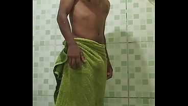 Billy tomando banho no banheiro