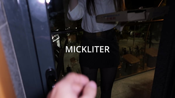 Nonton Her Big Ass Just Wants To Sit On The Neighbor's Dick thumbnail