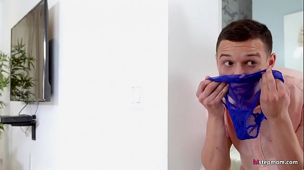 Blonde bombshell MILF Casca_Akashova_hops on_young dick