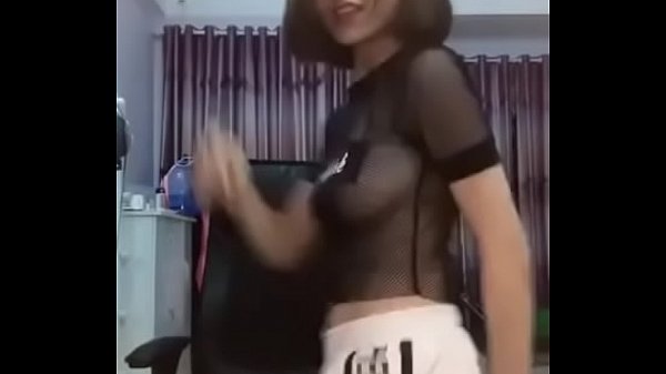 Gái_xinh uplive thả rong mặc áo_xuyên_suốt lộ hàng