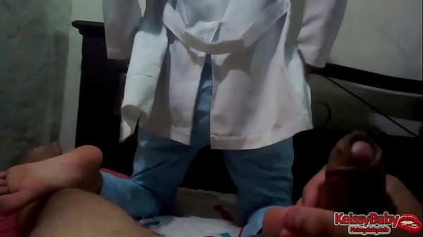 Play MP4 - Doctora me lo chupa en los dormitorios del hospital&comma; le acabo en su boquita