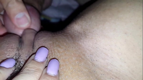 Mulher espera_o marido sair e pega o_amigo