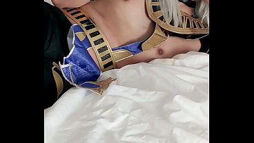 Cyno Cosplayer Snacking 2