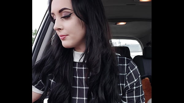 HotAdams family smokes in_car