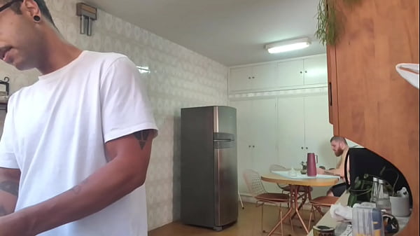 Nonton Foder A Esposa Do Corno Enquanto Ele Lava A Lou&ccedil;a E Ele Nem Percebeu thumbnail