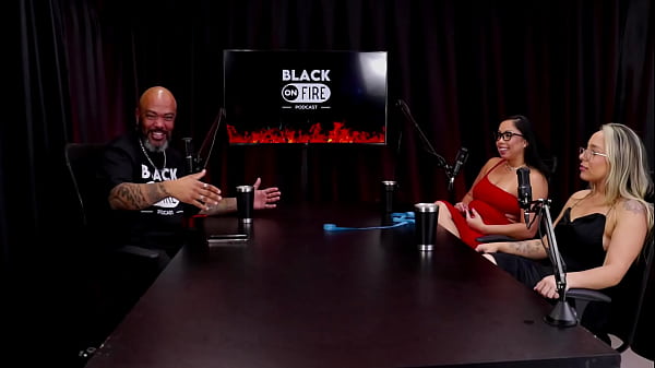 A primeira vez que fez squirting, e respondeu em quem mama, senta ou passa, e consegue gozar com... - Aninha e Renatinha (WATCH ON: SHEER/RED) 