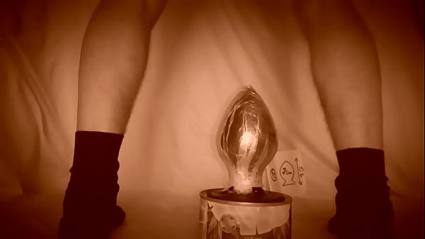 My cunt swallows a 7/15 centimeter cork. 