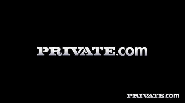 Alien fox prefers cock to bananas 