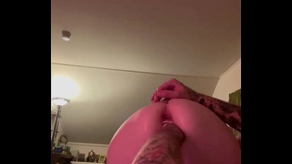 Fisting queen lovesa hand_in her pussy watch her squirt when I pull it out