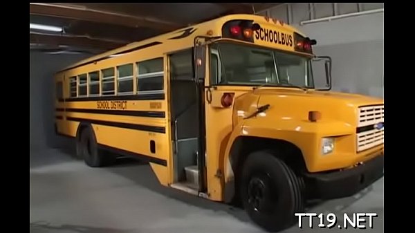 Teen gives a steaming oral sex