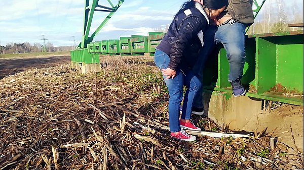 Play MP4 - Fortnite-Girl Spontaneous Roadside Sex near the towers