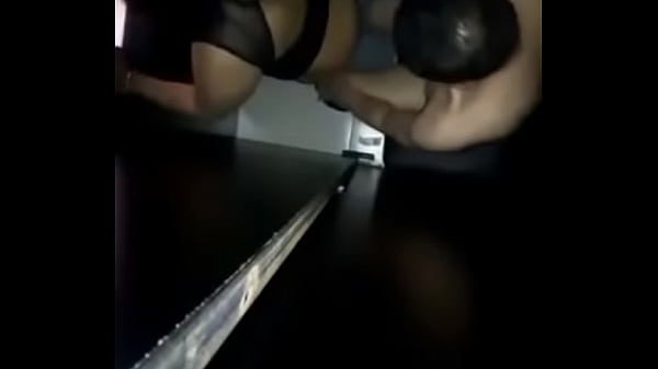 Me coge en un_baño undesconocido