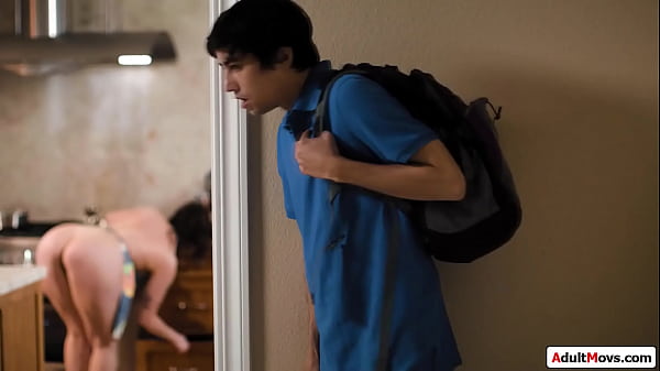 Play MP4 - Stepson finds busty stepmom butt naked