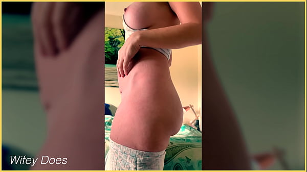 MILF looks amazing in her active wear 