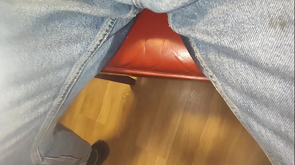 Play MP4 - Wetting pants