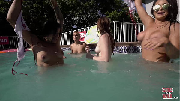 Play MP4 - GIRLS GONE WILD - Solo Time With Kiki Klout