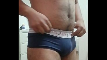 Me cambio el cachetero del conjunto por un calz&oacute_n rosa con encaje,