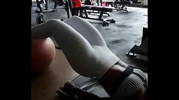 Morena malhando cal&ccedil;a leg marcando a boceta