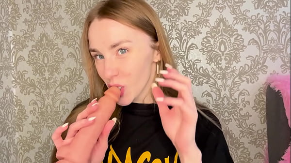 Nonton Webcam Girl Vikusik22a Masturbates While Standing And Sucks thumbnail