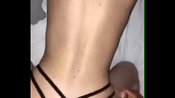 Play MP4 - Branquinha aguentando todo o pau do neg&atilde;o na buceta