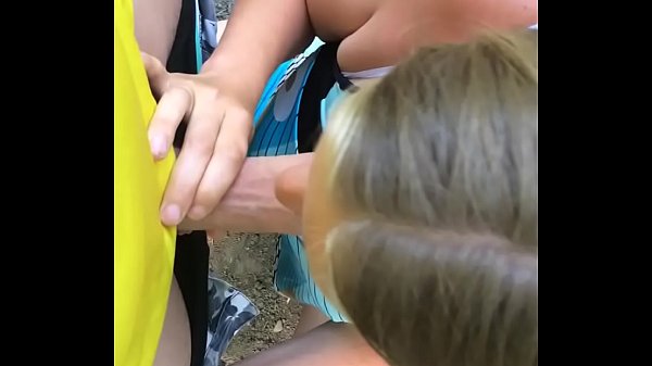 Girlfriend sucks_outdoor