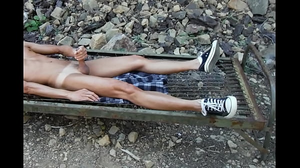 Play MP4 - Outside bed frame jerk