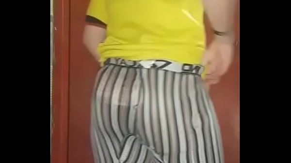 abriendo mis grandes nalgas 