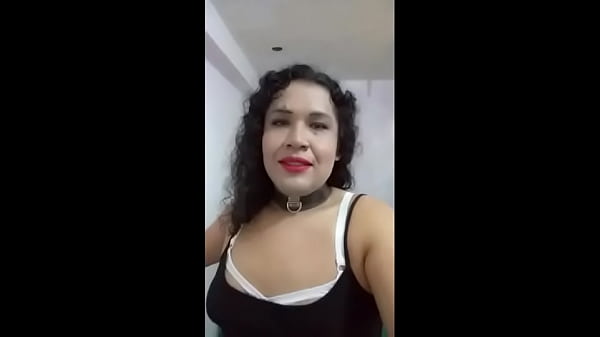 Play MP4 - Travesti Elizabeth mostrando su cuerpo y sus juguetes que le rompen el culo