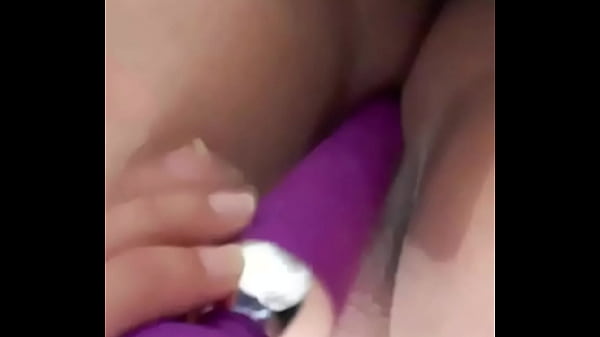 colombian'_s pussy getting filled with vibrator