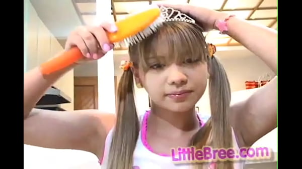 Latina Little Bree showing off her 18 year old body 