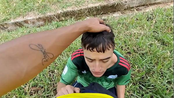 Play MP4 - CHUPANDO BOLAS GRANDES