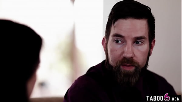 New fiance Anna de Ville_did not passthe rich family gold digger test