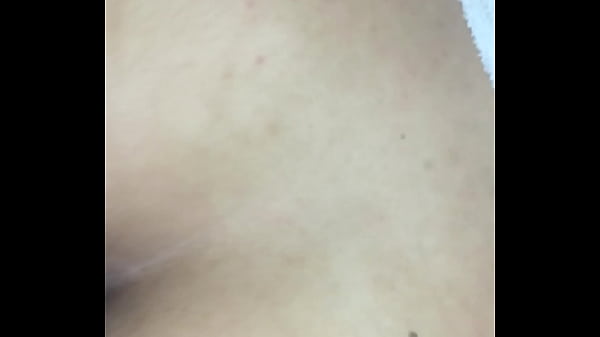 Magrinho safado arrega&ccedil;a o cu sem perd&atilde;o 