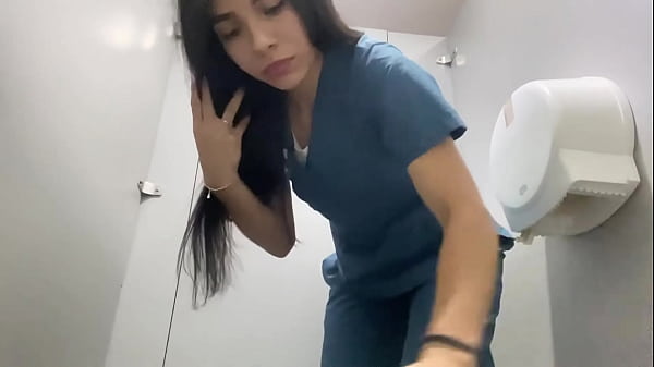 C&aacute;mara oculta de enfermera culona masturbandose squirting real