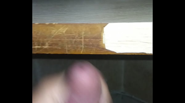 Novinho safado com tes&atilde;o batendo punheta 