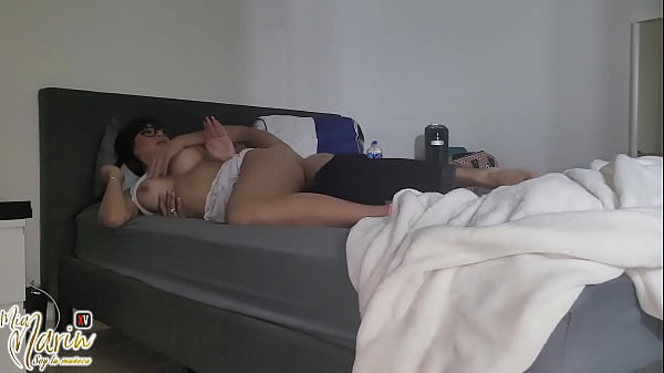 mi novio descansa y se la empiezo a mamar y me_termina rellenandome de_su rico semen