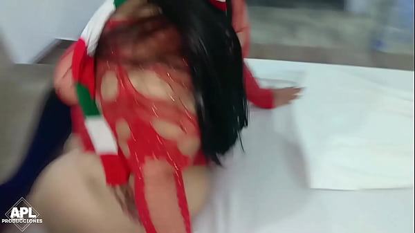 Este Fue Mi Mejor Regalo De Navidad, Este Culo Grande Y Tetas Grandes Que Me Dio La Puta De Mi Madrastra - Parte 1 thumbnail